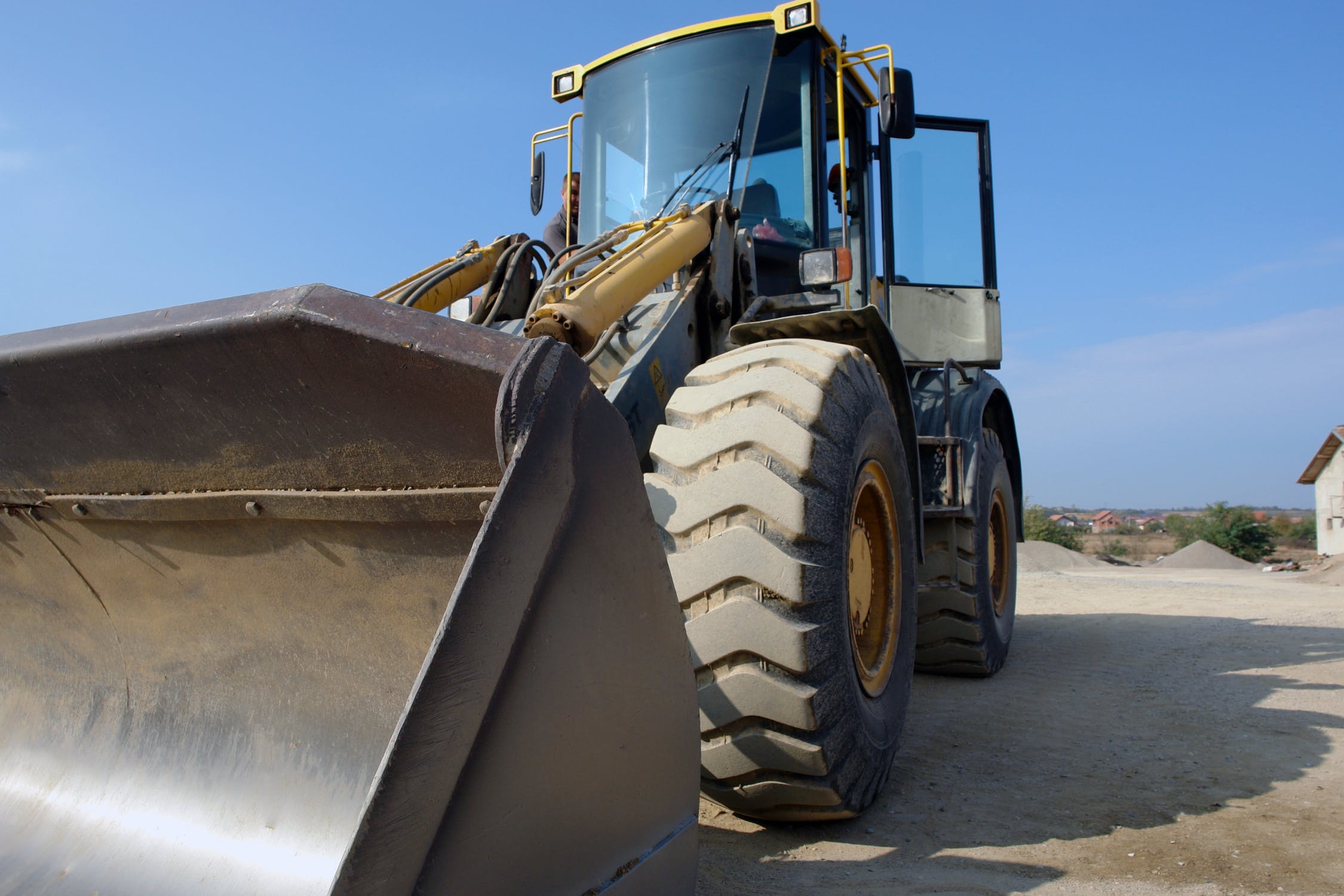 How to protect heavy equipment air filters on dirty worksites Air