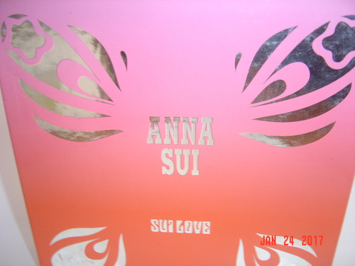 ANNA SUI 2PCS GIFT SET FOR HER: NEW AND UNOPENED PACKAGE? GENUINE & 100% AUTHENTIC FRAGRANCE.

1.7FLOZ EAU DE TOILETTE,6.8FLOZ BODY LOTION.