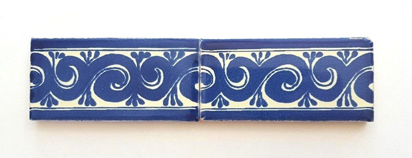 Decorative blue & white border tile in 2x4