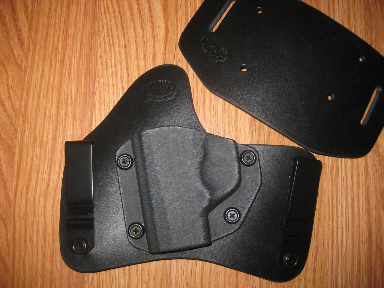 IWB/OWB combo Kydex/Leather Hybrid Holster with adjustable retention for Glock 