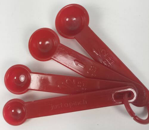 Vintage Measuring Spoons Red Just a Pinch
