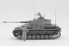 Border Model 1/35 Pz.Beob WG.IV Ausf J w/ Commander & Infantry Plastic Model Kit