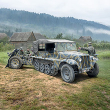 ITALERI KFZ. 10 DEMAG D7 WITH 75 CM LEIG 18 1:35