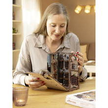 REVELL TINY ADVENTURES BOOK NOOK HARRY POTTER - DIAGON ALLEY