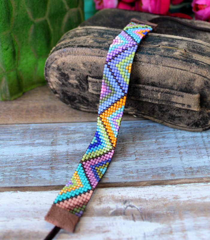 Jada Hand Loomed Beaded Bracelet Colorful Geometric Pattern