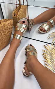 Summer Strappy Flat Sandals Ankle Buckle Closure in Gold