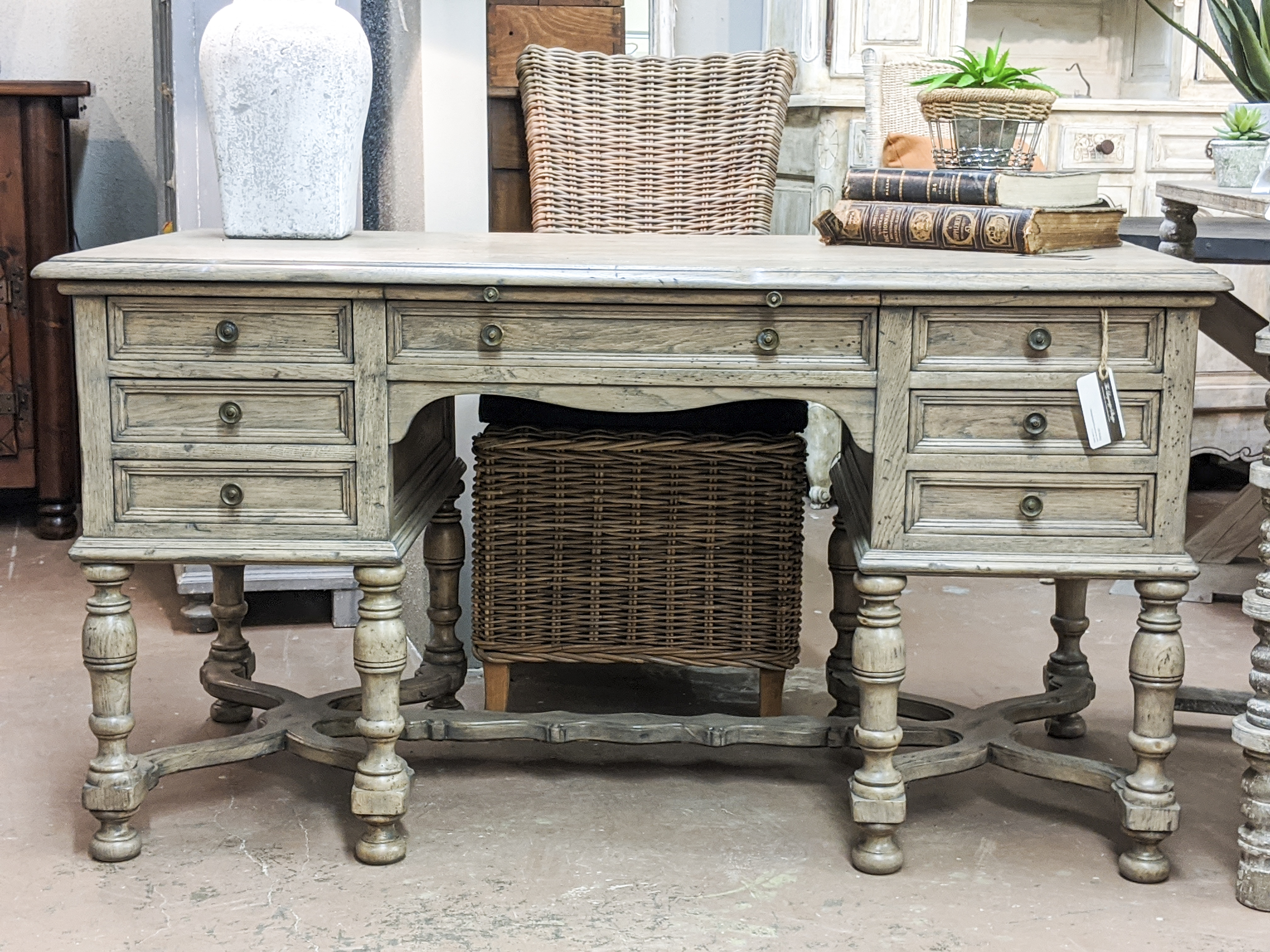 5 Tips to Select and Style the Perfect Farmhouse Desk Amitha Verma Store