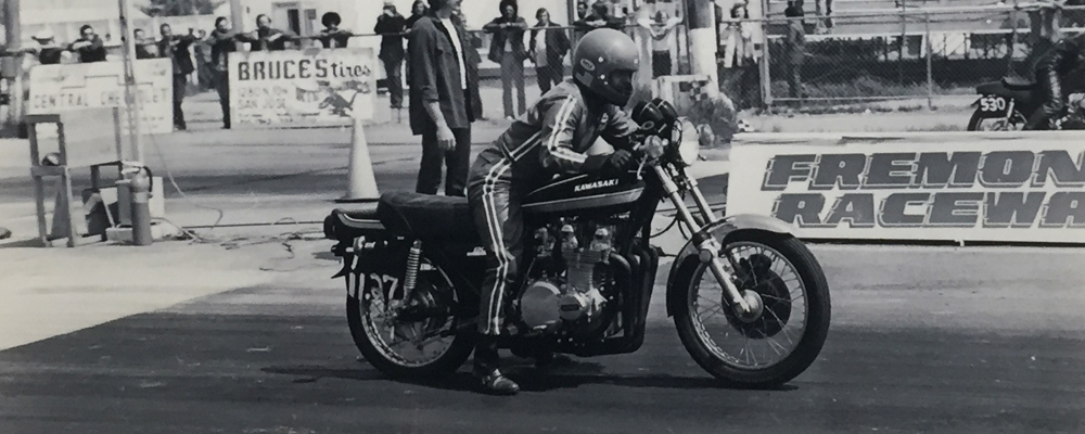 Tony Nicosia drag racing a 1975 Kawasaki Z1 900 Freemont drag strip.