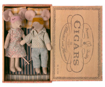 Mum & Dad Mice In Cigar Box