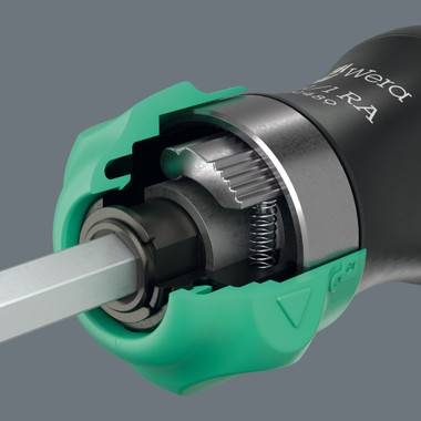 The ratchet with fine toothing integrated in the handle allows fast working. The innovative ratchet mechanism also allows fast "spinning". A real problem solver when there is no resistance from the screw.