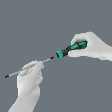 The Kraftform Vario handle/blade system allows for lightning-fast change of the required double blades and thus a wide range of applications.