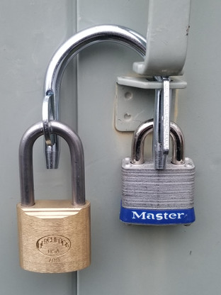 GM UM2002  The Mini, shared 2 hasp padlock, Knox Lock, 2 padlock access.