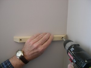 floating-corner-hang-shelf-step-2.jpg