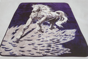 QUEEN Korean Design White Horse Plush Raschel Blanket