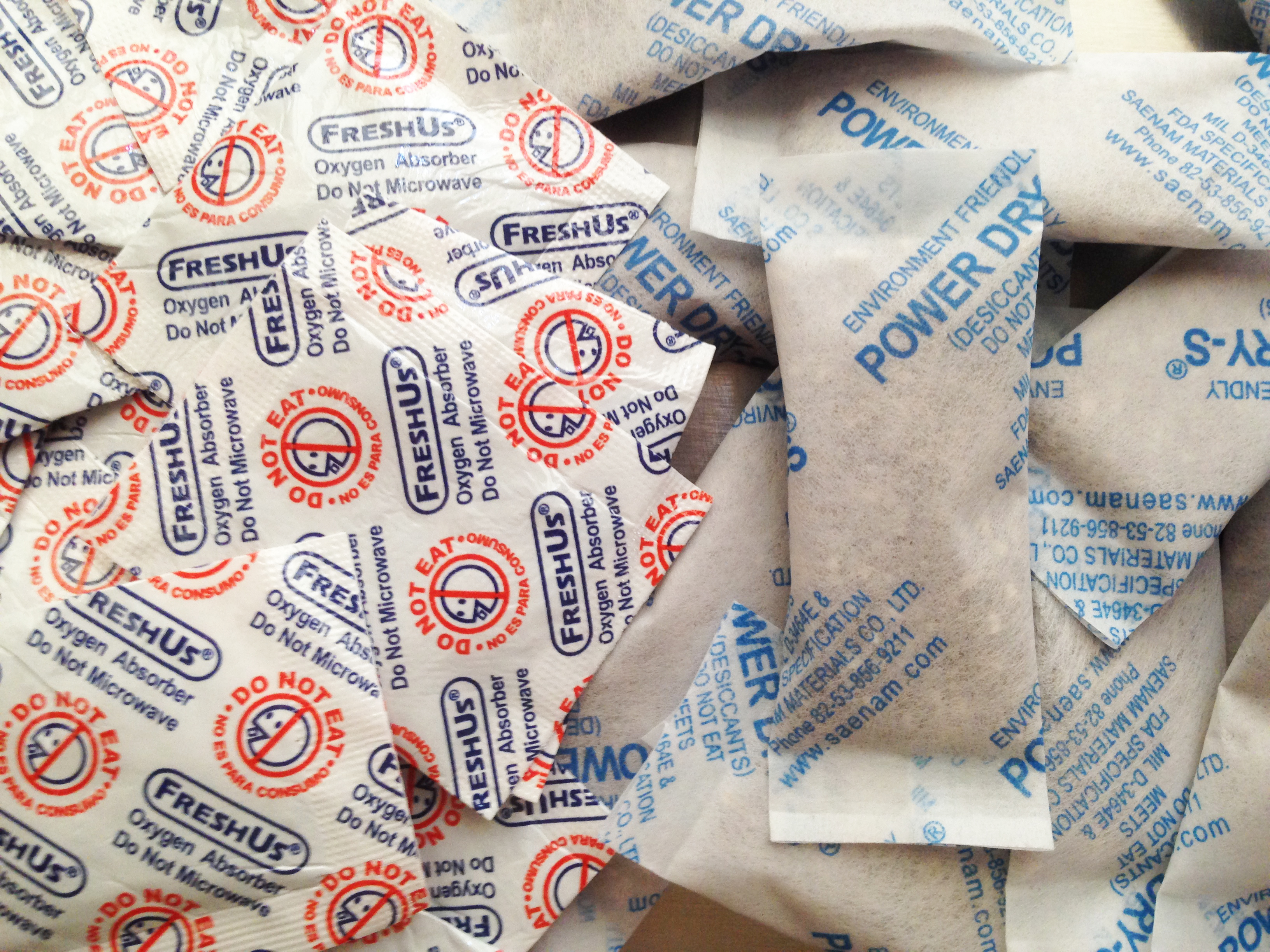 Oxygen Absorbers vs. Desiccants PackFreshUSA