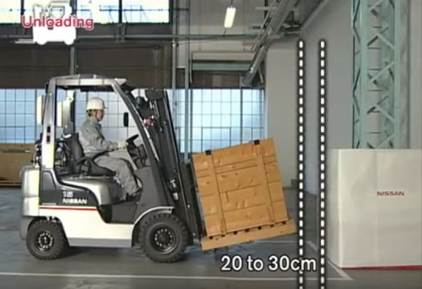 Unloading: Stop 20-30 cm Away from Pallet Stand