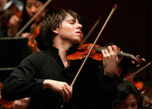 Contemporary orchestral violin, as set up by the manufacturer