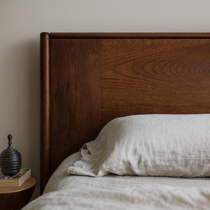 León Cedar Wood Headboard
King - 83 x 4 x 48 H inches
Honey Brown Finish