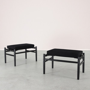 Contemporary Campaign Ottoman
24 x 15.75 x 13.75 H inches
Oak, Cotton
Black