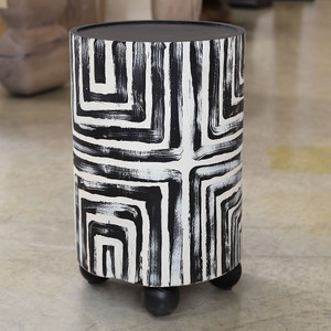 Monochrome Hand Painted Log Table S01
13 dia x 21 H inches
Hand painted with Benjamin Moore paint