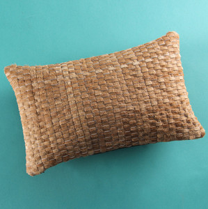 Taos Woven Hide Pillow
10 x 18 inches
Cowhide
Golden Brown