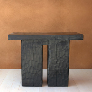 Tamaño Console
20 x 40 x 30 H inches
Ebony Finish