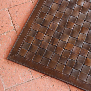 Viceroy Leather Rug
Buffalo Leather
Chocolate Brown