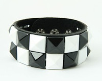 Check black-white studs big stud