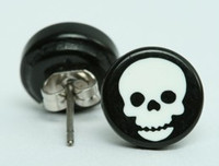 Skull big black-white circular reference stud