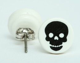 Skull big white-black circular reference stud