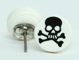 Skull tooth white-black circular reference stud