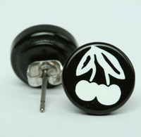 Cherry black-white circular reference stud