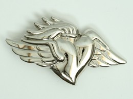 Heart wings medium buckle