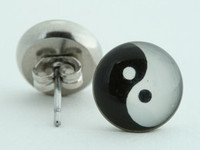 Yy black-white circular reference stud