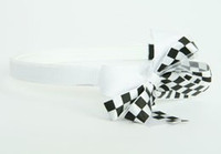 Check white / black-white medium bow