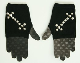 Piercing gloves accessory