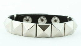 Square big studs medium stud