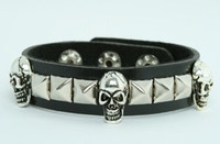 Skull squared studs medium stud