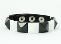 Black-white studs medium stud