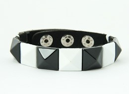 Black-white studs medium stud