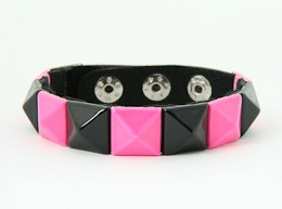Black-pink studs medium stud