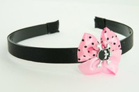 Skull tooth black light pink bow & skull