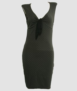 Front - DV dot S grey V neck pin up