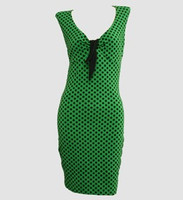 Front - DV dot L green V neck pin up
