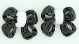 C bow double black colorful stud