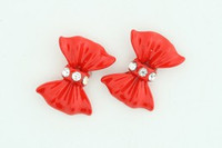 C bow plain red colorful stud