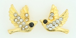 S swalluw G white stone stud