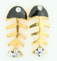S fish skeleton black stone stud