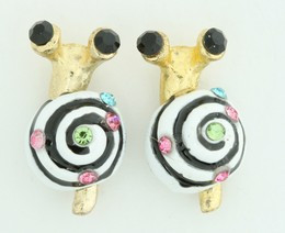S snail white stone stud
