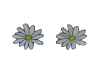 Daisy flower stud earring
